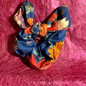 🌸 Johnny Was Floral Print Hair Scrunchie Bow